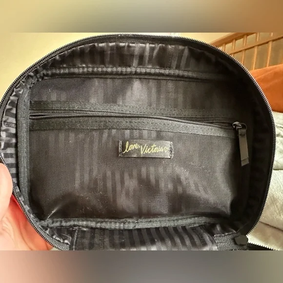 NWT - VICTORIA’S SECRET Travel Makeup Bag - Picture 5 of 5